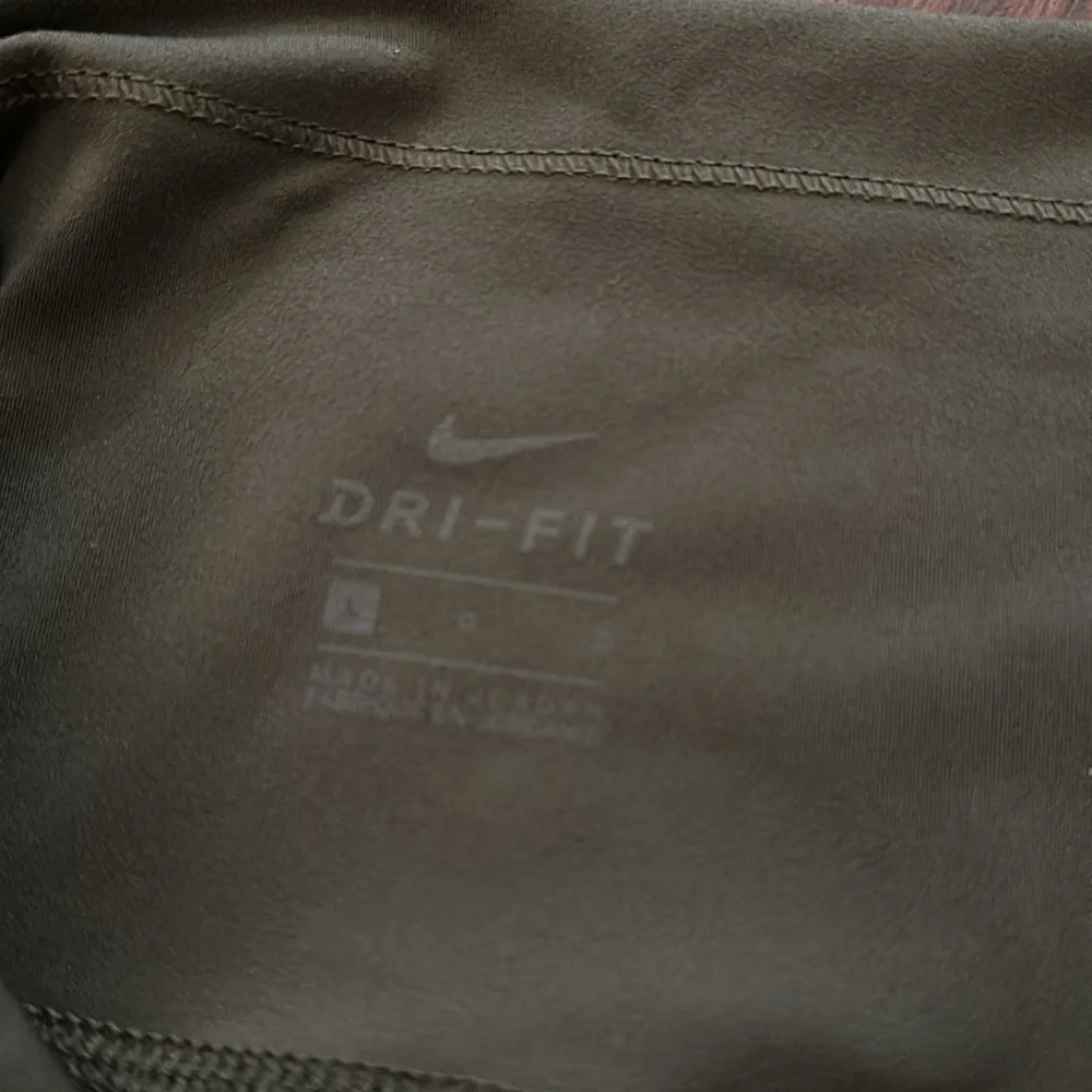 Nike Army Green Crossbody Mid Rise Waist Leggings Size Lg Workout, Activewear - Picture 8 of 11